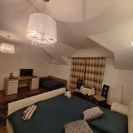 Varzob Konukevi Varşova