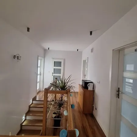 Varzob Konukevi Varşova